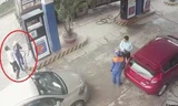 Video 'hot' nhất tuần: Khách đập vòi bơm vào đầu nhân viên cây xăng
