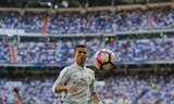 Nếu thi đấu đủ 10 năm nữa, Ronaldo sẽ giải nghệ ở tuổi 42. Ảnh: Reuters.