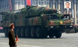 Tên lửa Triều Tiên trong lễ duyệt binh ở Bình Nhưỡng năm 2012 (Ảnh: Reuters)