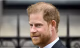 Harry khó xử khi chạm mặt Vua Charles và William