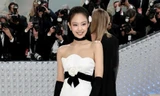 Mặc nhạt nhòa tại Met Gala, Jennie (BlackPink) vẫn khiến khán giả phát cuồng