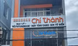 Bản tin 8H: Tạm ngưng hoạt động nhà sách bị tố lục soát bé trai