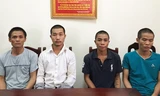 Bốn đối tượng truy nã vừa bị bắt giữ.