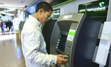  Vietcombank khuyến cáo người rút tiền tại các cây ATM: “Cách dễ dàng nhất để tự bảo vệ mình là khách hàng khi giao dịch nên dùng tay che bàn phím khi nhập mã PIN” 
