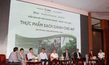 Các đại biểu tham gia diễn đàn