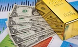 Giá vàng và USD đồng loạt giảm giá