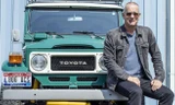 Toyota Land Cruiser bản độ có chữ ký của Tom Hanks