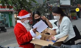 Nam sinh trải nghiệm một ngày làm 'ông già Noel'
