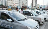 Taxi hoạt động từ đường vành đai 3 trở vào sẽ phải đóng phí. Ảnh: Trọng Đảng