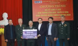 Đoàn công tác trao quà tại Trung tâm điều dưỡng Thương binh Nho Quan 