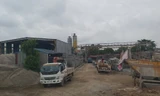 Trạm trộn và làm cọc bê tông của Công ty TNHH Anh Sáng hoạt động gây ô nhiễm môi trường tại xã Văn Khê, Mê Linh