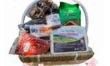 Giỏ quà Tết với đặc sản vùng miền hút khách Hà Nội.