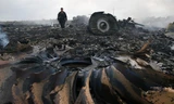Hiện trường vụ MH17 rơi tại Ukraine. Ảnh: Getty Images 