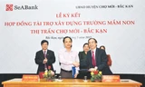 Ông Đặng Bảo Khánh - TGĐ SeABank ký kết hợp đồng tài trợ xây dựng trường Mần non Thị trấn Chợ Mới