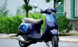 Vespa hoa hồng xanh kiêu kỳ tại Sài Gòn