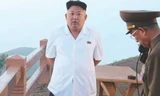 Nhà lãnh đạo Triều Tiên Kim Jong-un thị sát một cuộc tập trận bắn rocket. Ảnh: Getty Images