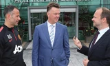 Vừa đến M.U, Louis van Gaal đã vung tiền làm từ thiện