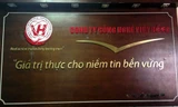 Slogan "chuyên nghiệp" của Công ty Công nghệ Việt Hồng.