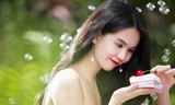 Ngọc Trinh ngọt ngào khoe sắc trong nắng sớm 
