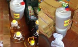 Dầu ăn được đóng thùng 20 lít, giá 420 nghìn đồng bán ở chợ Đồng Xuân (Hà Nội)