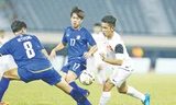 U19 Việt Nam (áo trắng) vượt qua U19 Thái Lan để tiến vào trận chung kết. ảnh: VSI 