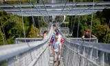 Cầu treo đi bộ ở Nga hoành tráng cỡ nào?
