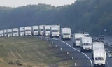 Đoàn xe cứu trợ của Nga vào Ukraine bất chấp phản đối 