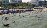 Du lịch biển Sầm Sơn ngày càng thu hút nhiều khách du lịch. Ảnh: Phạm Nhài