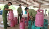 Lực lượng chức năng kiểm tra tại Cty Gas Ninh Bình