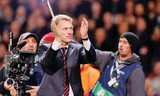 Moyes có thể nở nụ cười với màn trình diễn ấn tượng của học trò. Ảnh: Getty Images