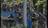 Binh sĩ Ukraine đang dồn sức vây hãm thành phố Donetsk. Ảnh: Al Jazeera 