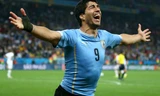 Luis Suarez mở rộng cửa vào vòng sau cho Uruguay với cú đúp vào lưới tuyển Anh. ảnh: Getty Images