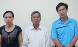 Ông Lê Duy Việt (ngoài cùng bên phải), Nguyễn Công Minh và Nguyễn Thị Hồng Nhung