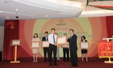 Vietcombank nhận bằng khen của Sở GDCK Hà Nội 