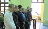 Các bị cáo khai nhận được đàn anh nhờ nên đã tham gia ẩu đả với dân