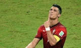 Ronaldo lái máy bay về nước, Messi rơi nước mắt kiếm tìm