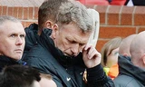 HLV David Moyes cũng không biết cần phải làm gì lúc này. Ảnh: EPA