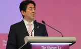 Thủ tướng Nhật Bản Shinzo Abe phát biểu tại Shangri-La 2014 tối 30/5 ở Singapore. ảnh: TTXVN