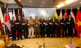 Các quan chức cấp cao ASEAN bày tỏ tinh thần đoàn kết. Ảnh: Như Ý