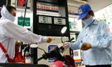 Với quy định tại dự thảo nghị định mới, lo ngại giá xăng dầu sẽ tăng liên tục. Ảnh: Hồng Vĩnh 