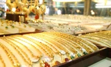 Hết tháng 'cô hồn', giá vàng vẫn giảm