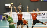 Bóng chuyền nam Việt Nam (áo đỏ) không thể tạo bất ngờ trước Australia