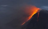 Indonesia: Núi lửa phun trào 50 lần trong đêm