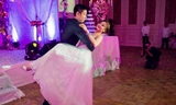 Á hậu Diễm Trang cùng chồng khiêu vũ trong tiệc cưới