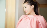 Hoa hậu Kỳ Duyên dịu dàng với váy hồng nhạt