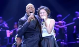 Văn Mai Hương bật khóc khi hát cùng danh ca Peabo Bryson