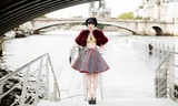 Jessica Minh Anh làm sàn catwalk hoành tráng trên sông Seine