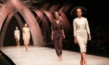 Thúy Hạnh bất ngờ diễn catwalk sau nhiều năm vắng bóng