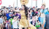 Phạm Hương nóng bỏng tại Carnaval đường phố Quảng Bình