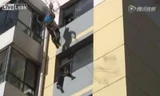 Lính cứu hỏa giải cứu người tự tử như trong phim